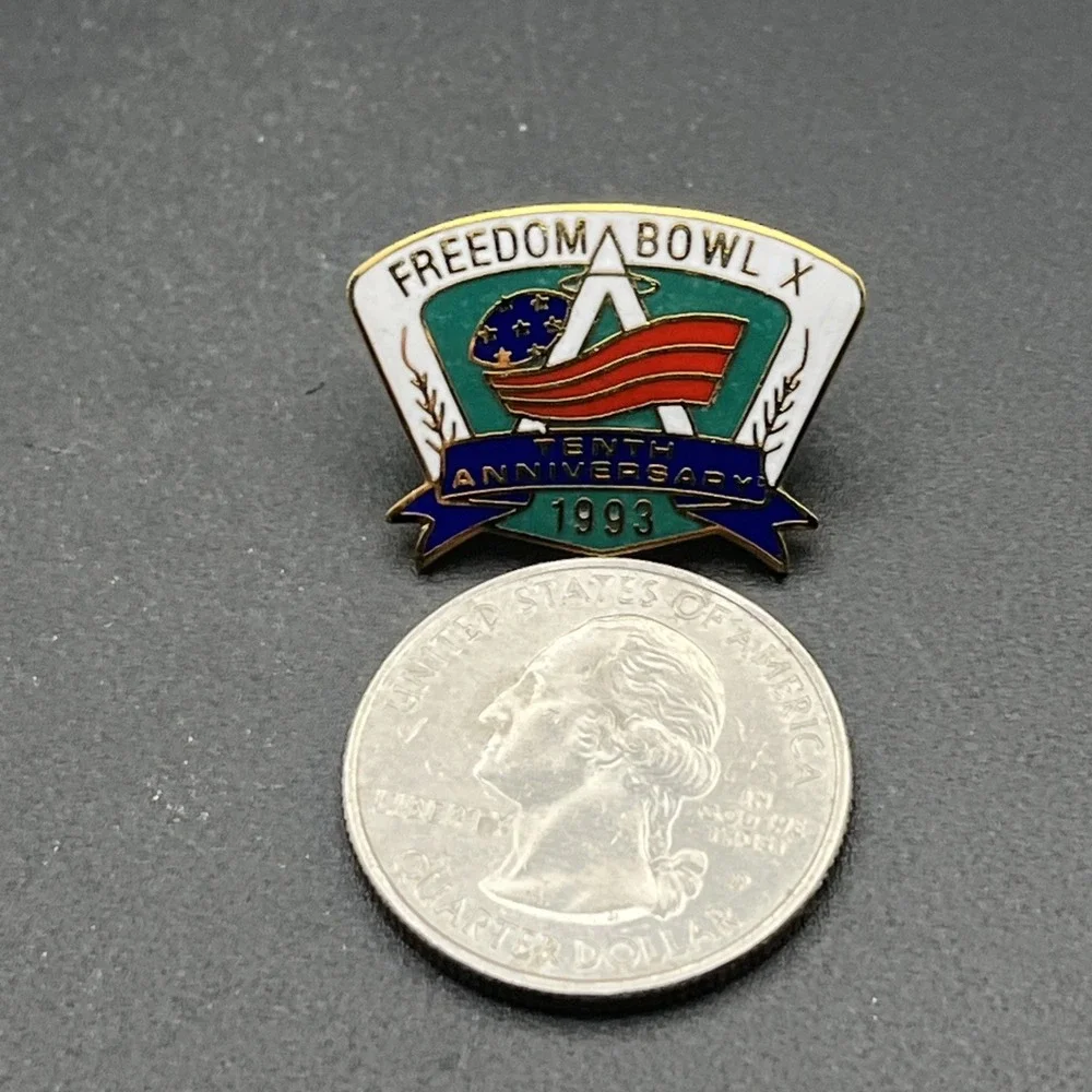 1993 Freedom Bowl X Tenth‎ Anniversary Football Lapel Hat Pin